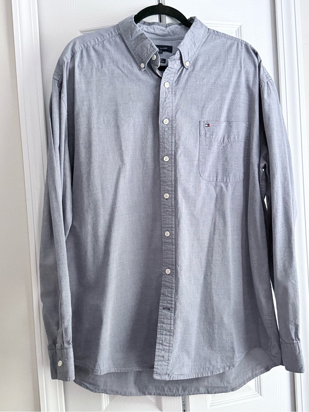 Tommy Hilfiger Men's Pale Blue Grey  Button-Down Shirt